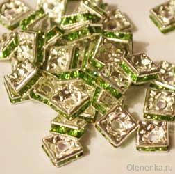 Рондель квадратный с зелеными стразами, серебро